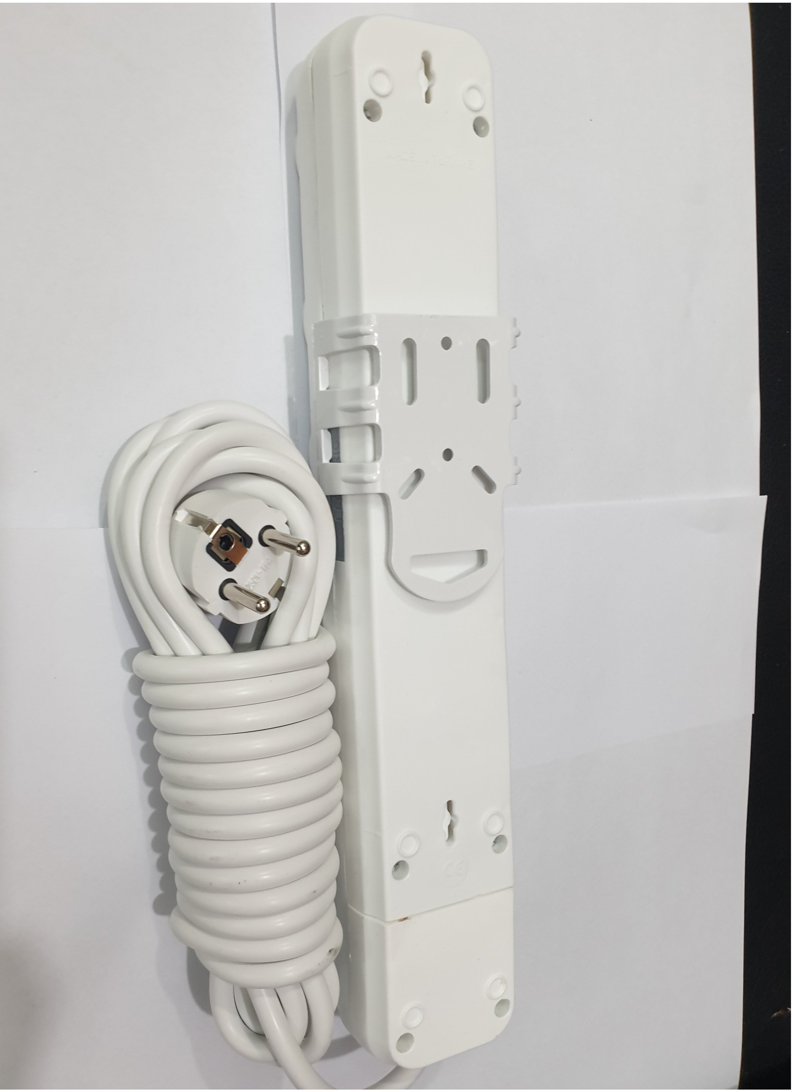 Power Strip Joint – 6 Sockets, 5-Meter Cable – Safe & Reliable Extension Cord